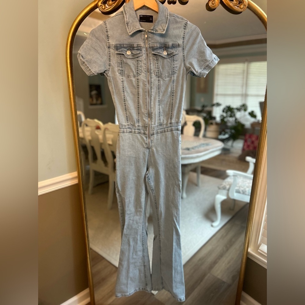 ASOS DESIGN Denim Jumpsuit Light Wash Zip Front Size 2
